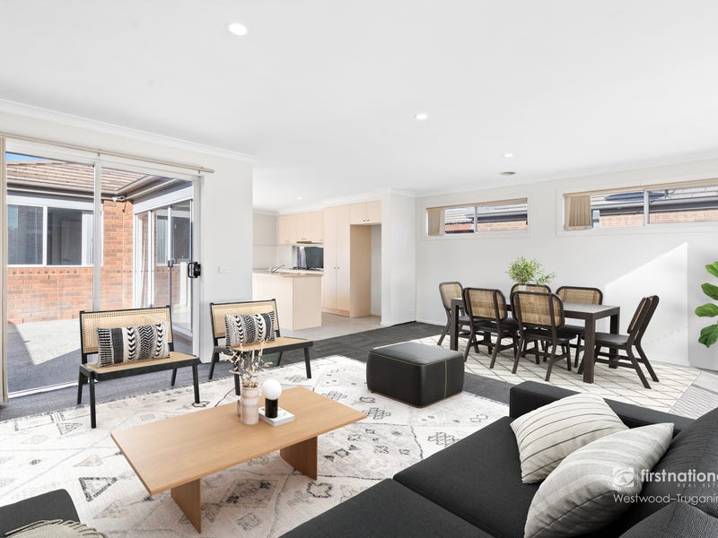 Sold Property Prices & Auction Results in The Pkwy, Bradbury, NSW 2560