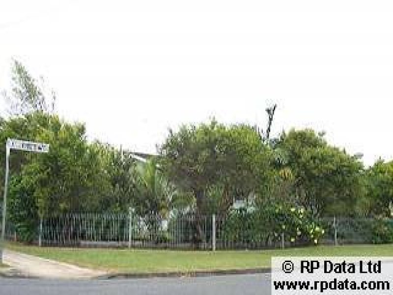 12 Schneider Avenue, Labrador, QLD 4215