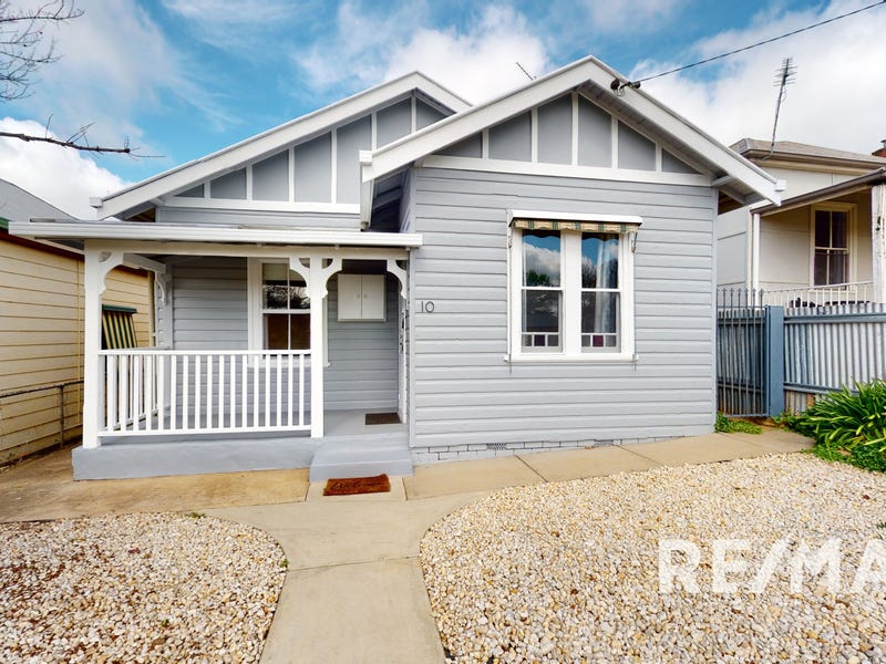 10 Kemp Street, Junee, NSW 2663 House for Sale