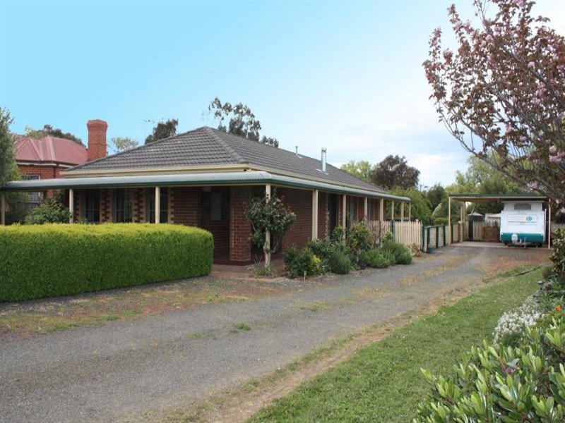 14 Harvest Close, Romsey, Vic 3434 Property Details