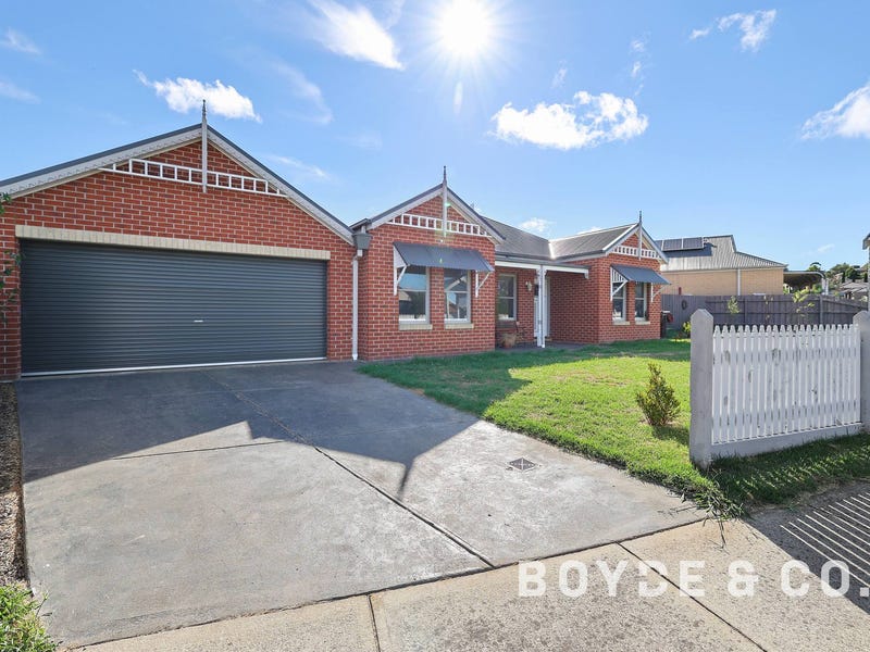 94 Cook Street, Drouin, Vic 3818 Property Details
