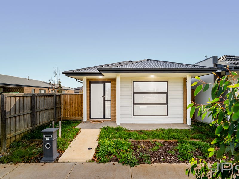 39 Mansfield Drive, Werribee, VIC 3030 - realestate.com.au