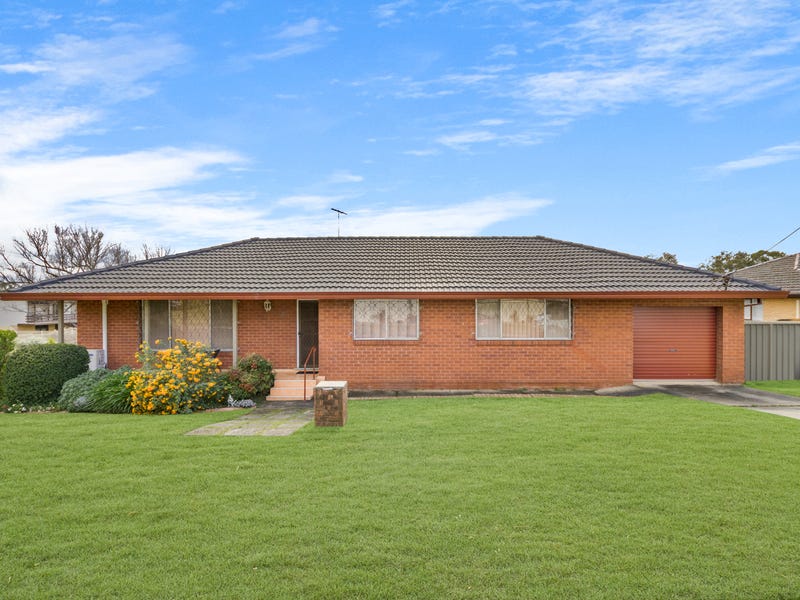 8 Treelands Avenue, Ingleburn, NSW 2565 - Property Details