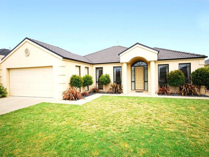 74 Stirling Drive, Lake Gardens, VIC 3355