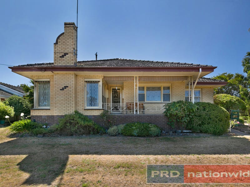 30 Moore Street, Creswick, Vic 3363 House for Sale