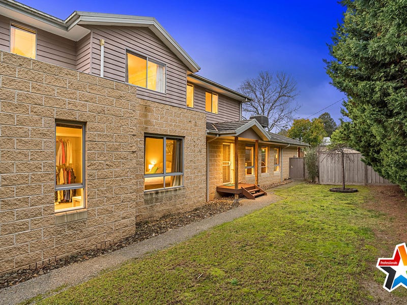 1/2 Denman Street, Kilsyth, VIC 3137