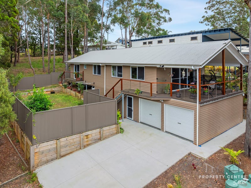Open Plan Raked Ceiling 38 Trimaran Street, Russell Island, Qld 4184 - House for Sale ...