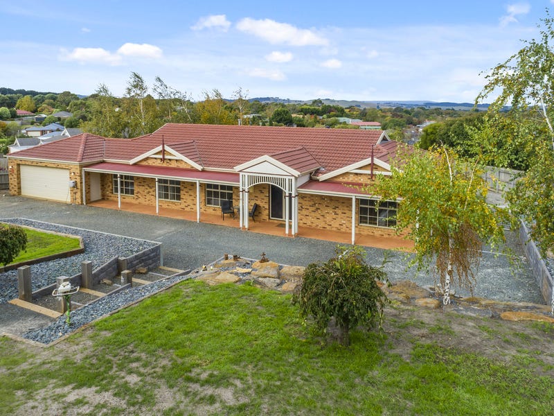 11 Clover Court, Romsey, Vic 3434 House for Sale