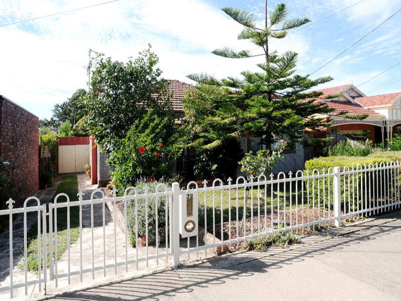 32 ROBERTS STREET, Essendon, Vic 3040 Property Details