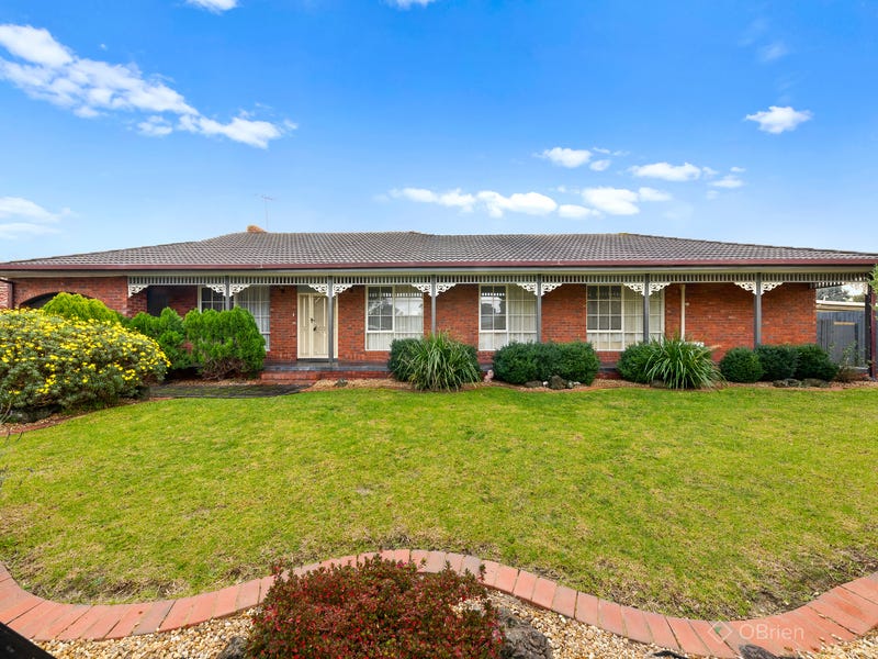 27 Garryowen Cres, Narre Warren, VIC 3805