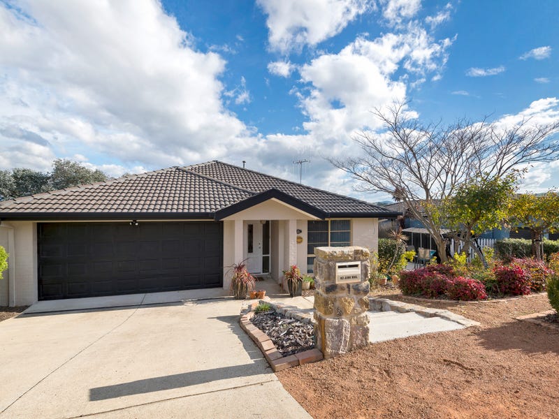 16 Grove Place, Dunlop, ACT 2615 House for Sale
