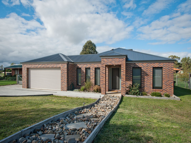 2C Lay Street, Ballan, VIC 3342