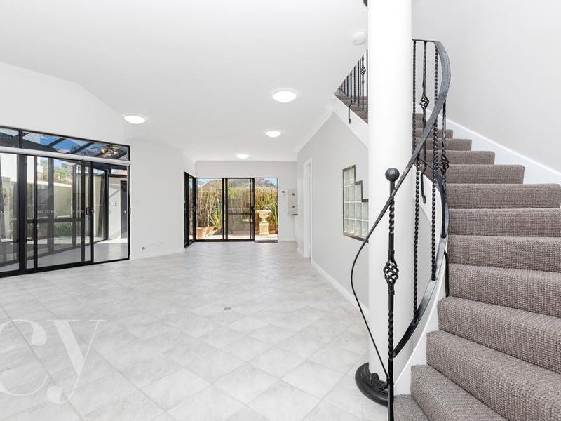 4/11 The Avenue, Crawley, WA 6009