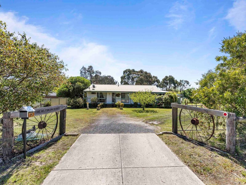 24 Berry Street, Ballan, VIC 3342