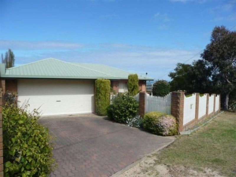 26 Ocean View Parade, Lakes Entrance, VIC 3909