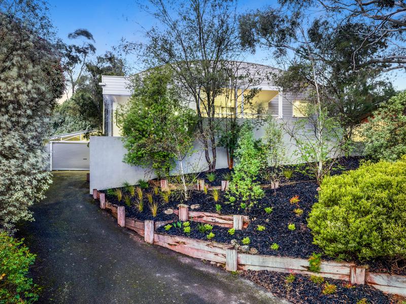 16 Mount Helen Avenue, Mount Helen, VIC 3350