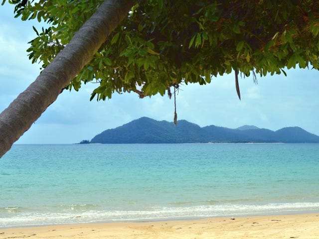 24 Reid Road, Wongaling Beach, Qld 4852 24 Reid Road, Wongaling Beach, Qld 4852 - View Sold History & Research Property Values... 