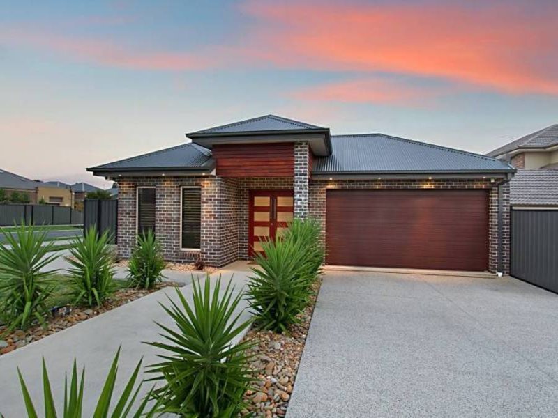 77 Banchory Avenue, Hillside, Vic 3037 Property Details