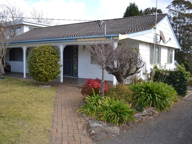 13 Oaklands Street, Mittagong, NSW 2575