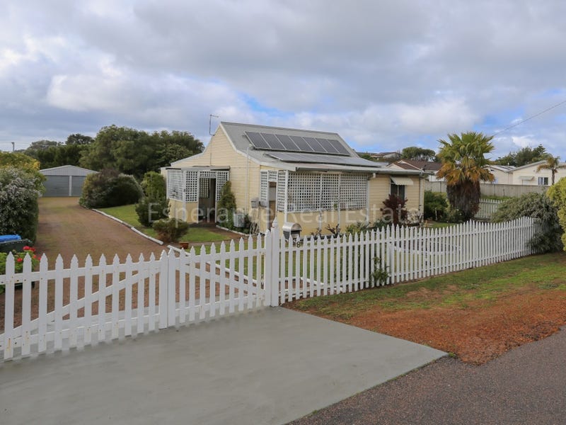 8 Foy Street Esperance Wa 6450 Realestate Com Au