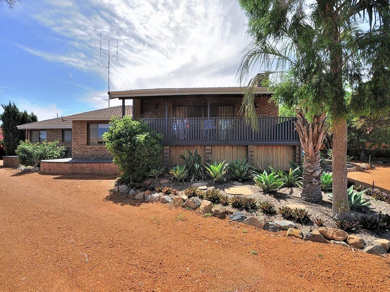 11 Banksia Cres, Wongan Hills, WA 6603