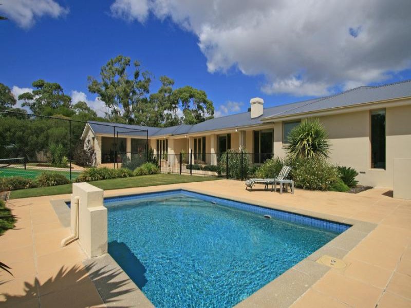 8 Kirkstall Close, Frankston South, VIC 3199