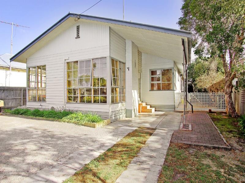 18 Pavo St, Belmont, Vic 3216 Property Details