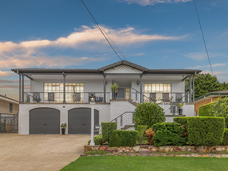 98 Munro Road, Queanbeyan, NSW 2620 Property Details