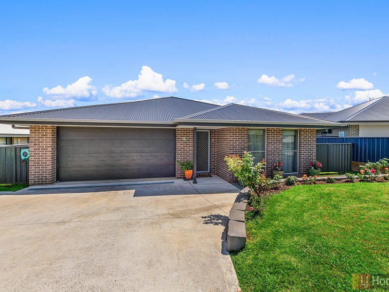 38 Prior Circuit, West Kempsey, NSW 2440