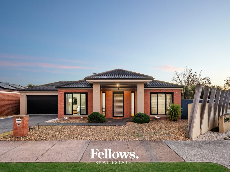 16 Blackwood Dr, Pakenham, Vic 3810 Property Details
