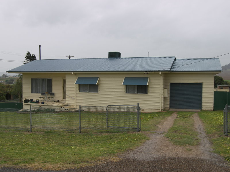 24 Denman Ave, Kootingal, NSW 2352 Property Details