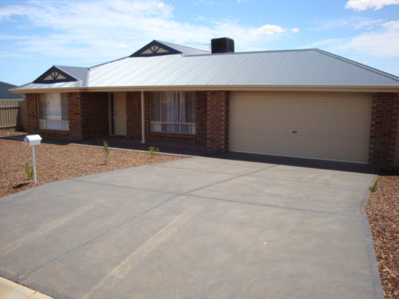 18 St Albans Place, Craigmore, SA 5114