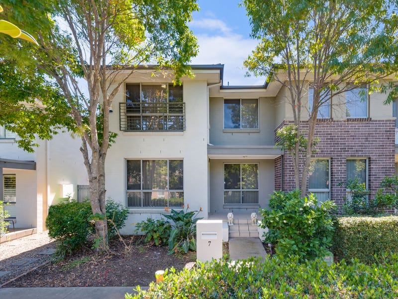 7 Mary Ann Drive, Glenfield, NSW 2167