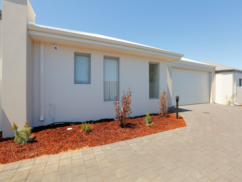 2/7 Bushy Road, Spearwood, WA 6163 Property Details