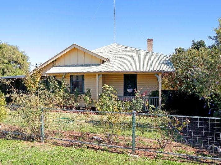 33 Bolton St, Junee, NSW 2663 - Property Details