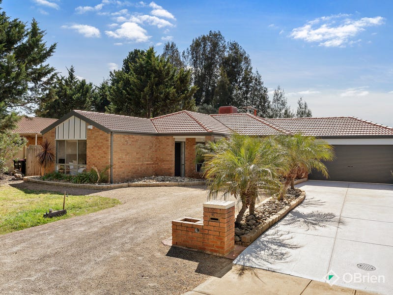 8 Ahmet Place, Hillside, VIC 3037 - realestate.com.au