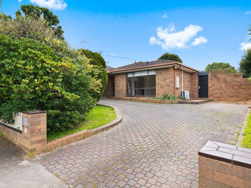 31 Dunsmore Road, Highton, VIC 3216