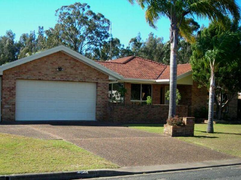 52 Kurrajong Cres, Taree, NSW 2430