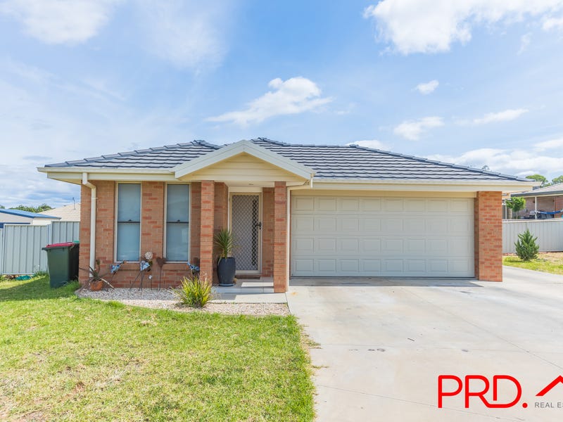 11/11a Lake Place, Tamworth, NSW 2340 Property Details