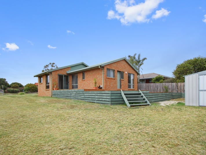 20 Stirling Drive, Lakes Entrance, VIC 3909