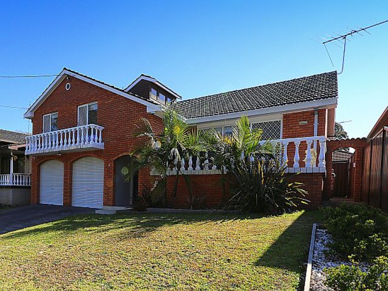 28 Surrey Avenue, Hall, NSW 2198