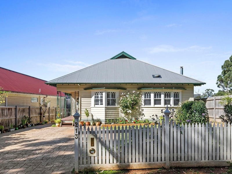 213 Monbulk Road, Silvan, VIC 3795