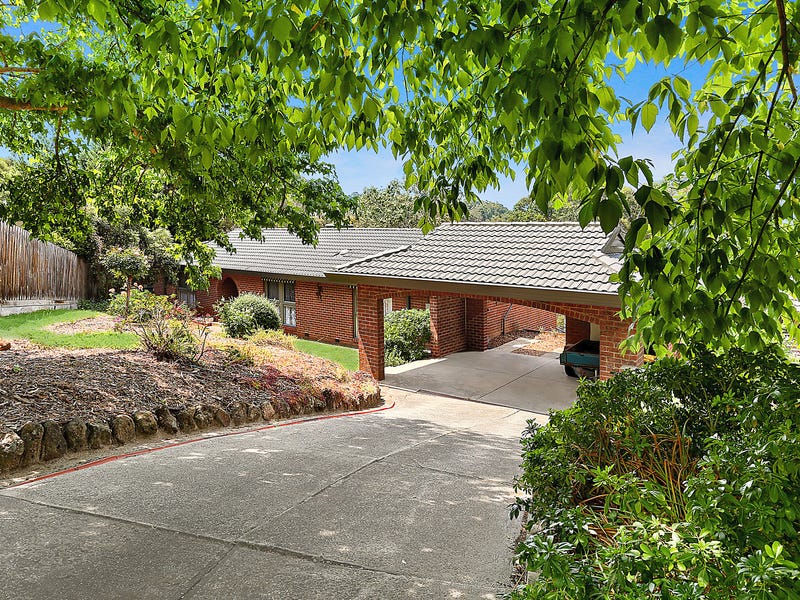 79 Pinehills Drive, Greensborough, Vic 3088 Property Details