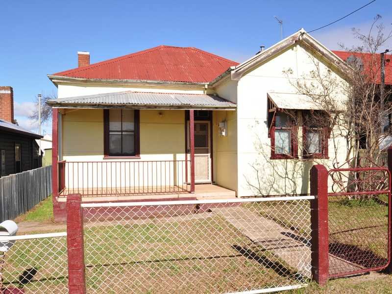 12 Kemp Street, Junee, NSW 2663 Property Details
