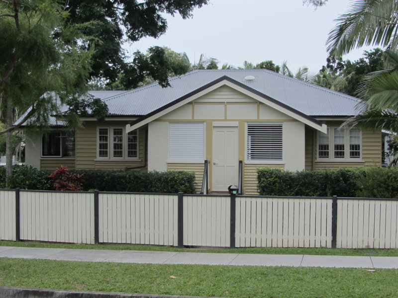 32 Hefferan St, Fairfield, Qld 4103 Property Details