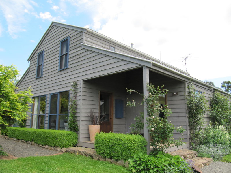 2 Palmer Cres, Newham, VIC 3442