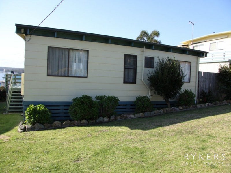 33 Outlook Drive, Lake Tyers Beach, VIC 3909