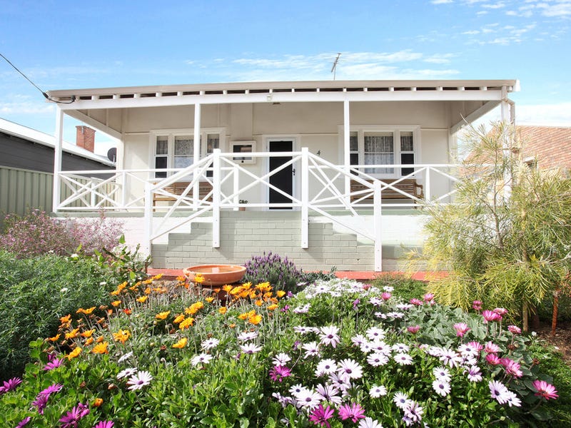 4 Gibson Street, Beaconsfield, WA 6162