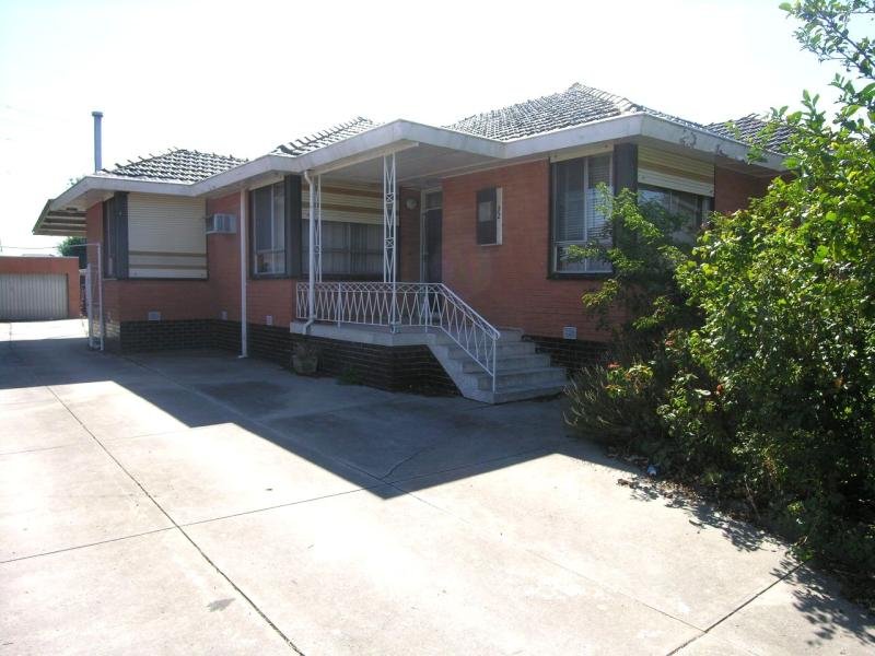 32 Hughes Parade, Reservoir, VIC 3073