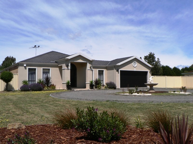 14 Ewing Drive, Romsey, VIC 3434